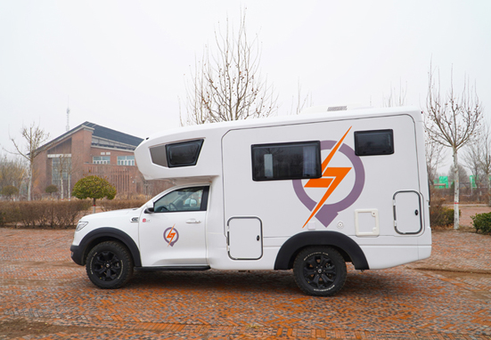 夏季，這里溫度剛好，還適宜選房車