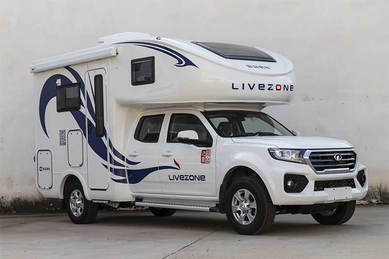 柴油四驅房車，這款還有超大床