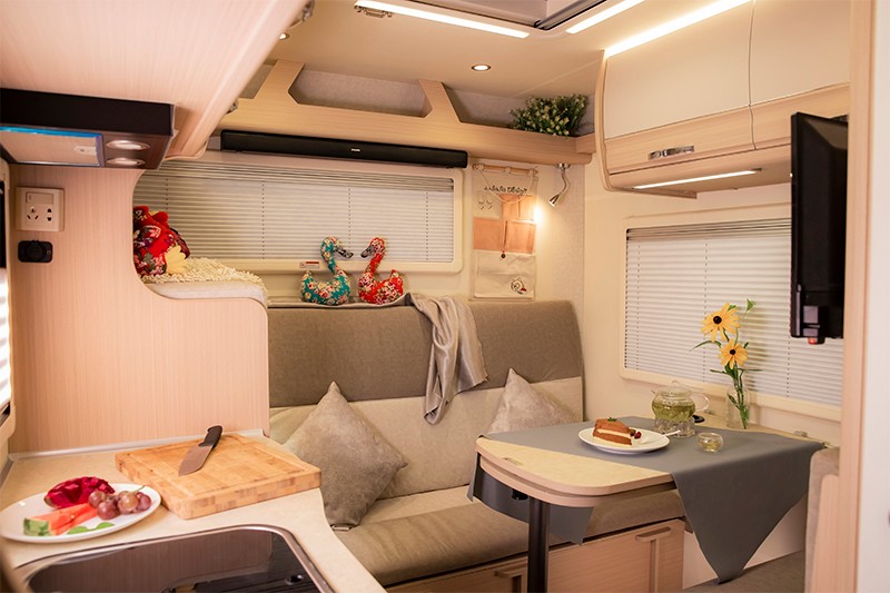 柴油四驅房車，這款還有超大床