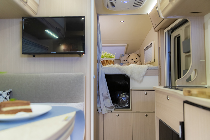 柴油四驅房車，這款還有超大床