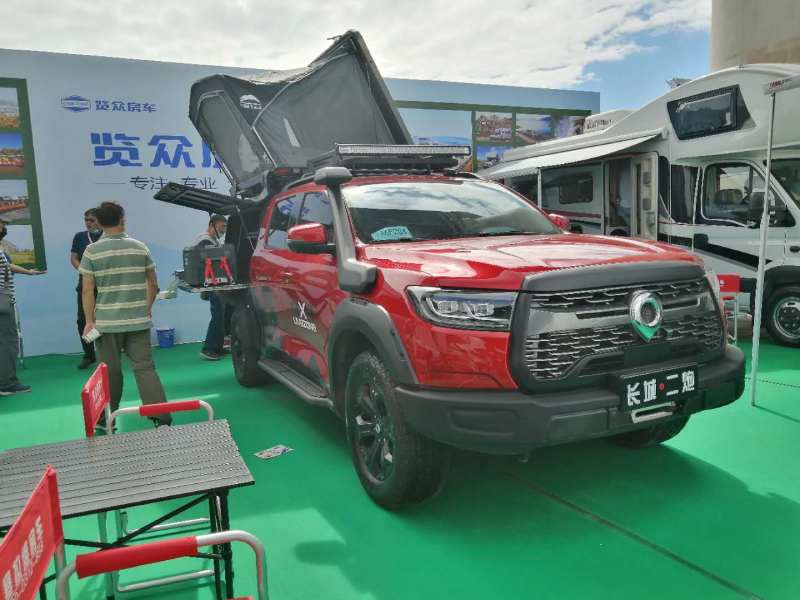 這個(gè)展會真的太熱鬧了,這么多人定房車 這個(gè)展會真的太熱鬧了,這么多人定房車