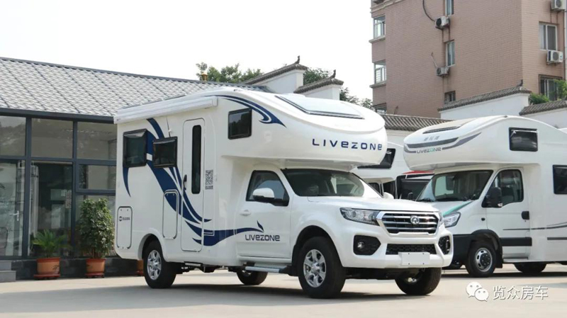 兩張雙人床，使用還方便的房車