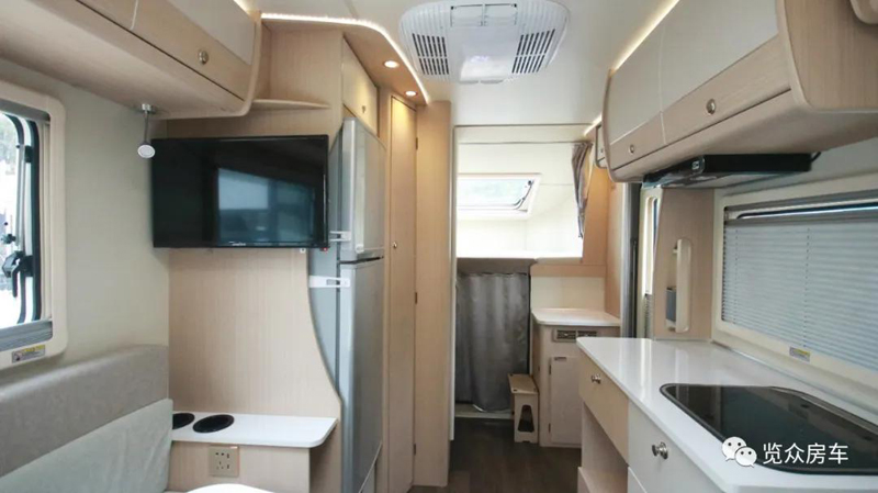 兩張雙人床，使用還方便的房車