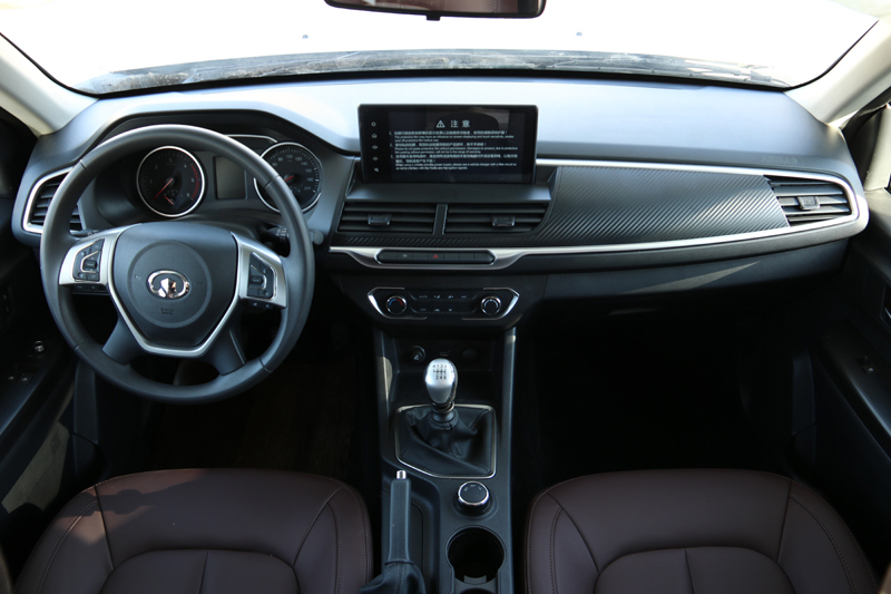 喜歡自駕游，不知道怎么選房車，看看這款四驅(qū)房車