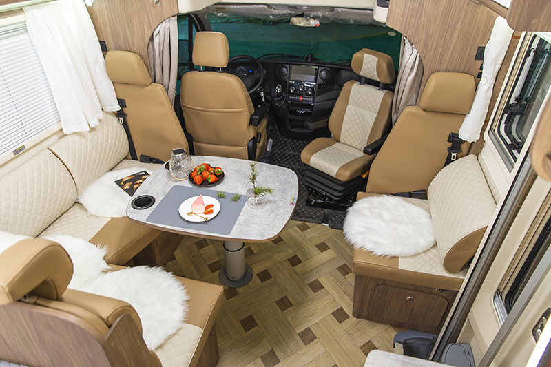 很多人喜歡睡這款房車,確實舒服 很多人喜歡睡這款房車,確實舒服