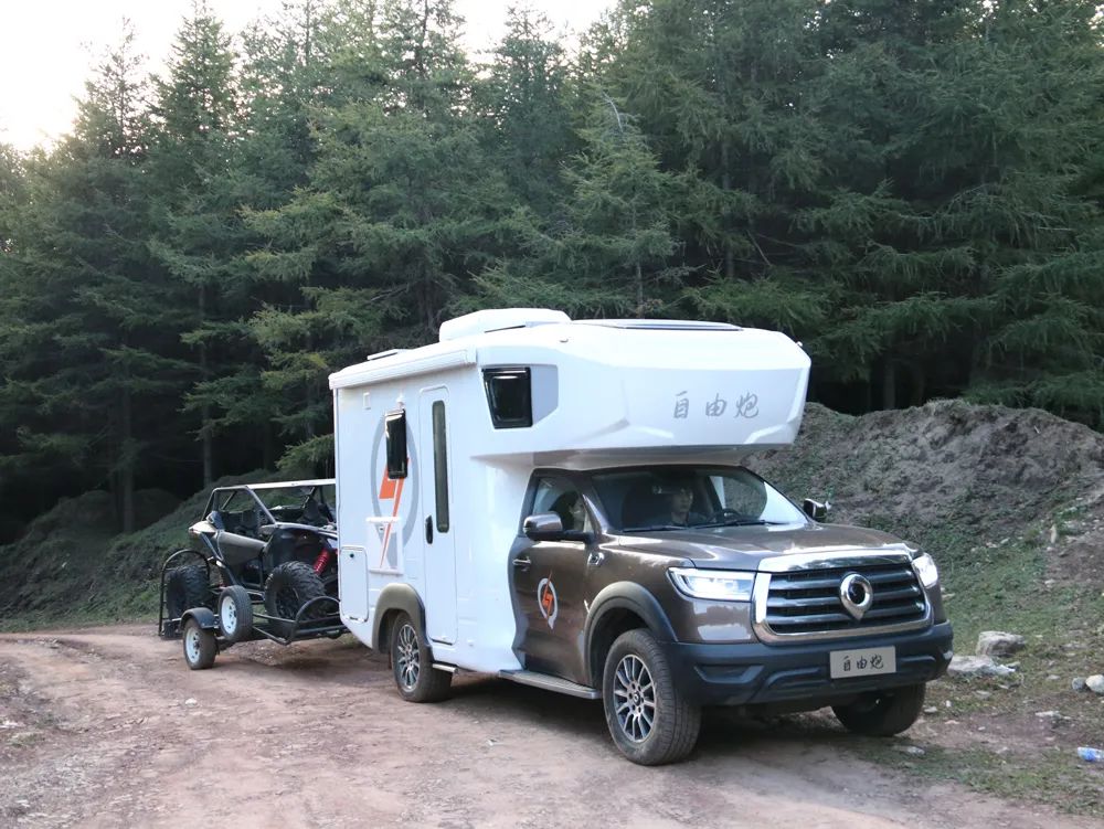 C6駕照即將到來(lái)!這款擁有牽引資質(zhì)的自行式房車千萬(wàn)別錯(cuò)過! C6駕照即將到來(lái)!這款擁有牽引資質(zhì)的自行式房車千萬(wàn)別錯(cuò)過!