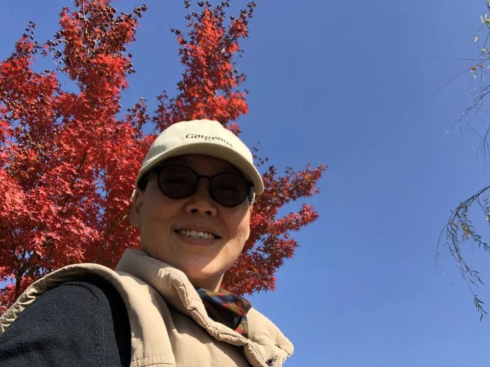 58歲的她，自駕房車(chē)旅居，一人兩犬，活成了自己喜歡的樣子