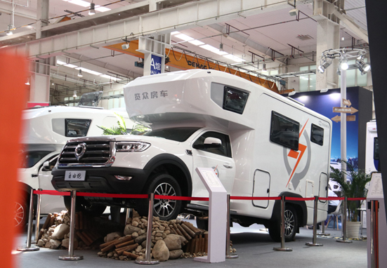 年度新車(chē)、自動(dòng)檔、四驅(qū)，能選的房車(chē)